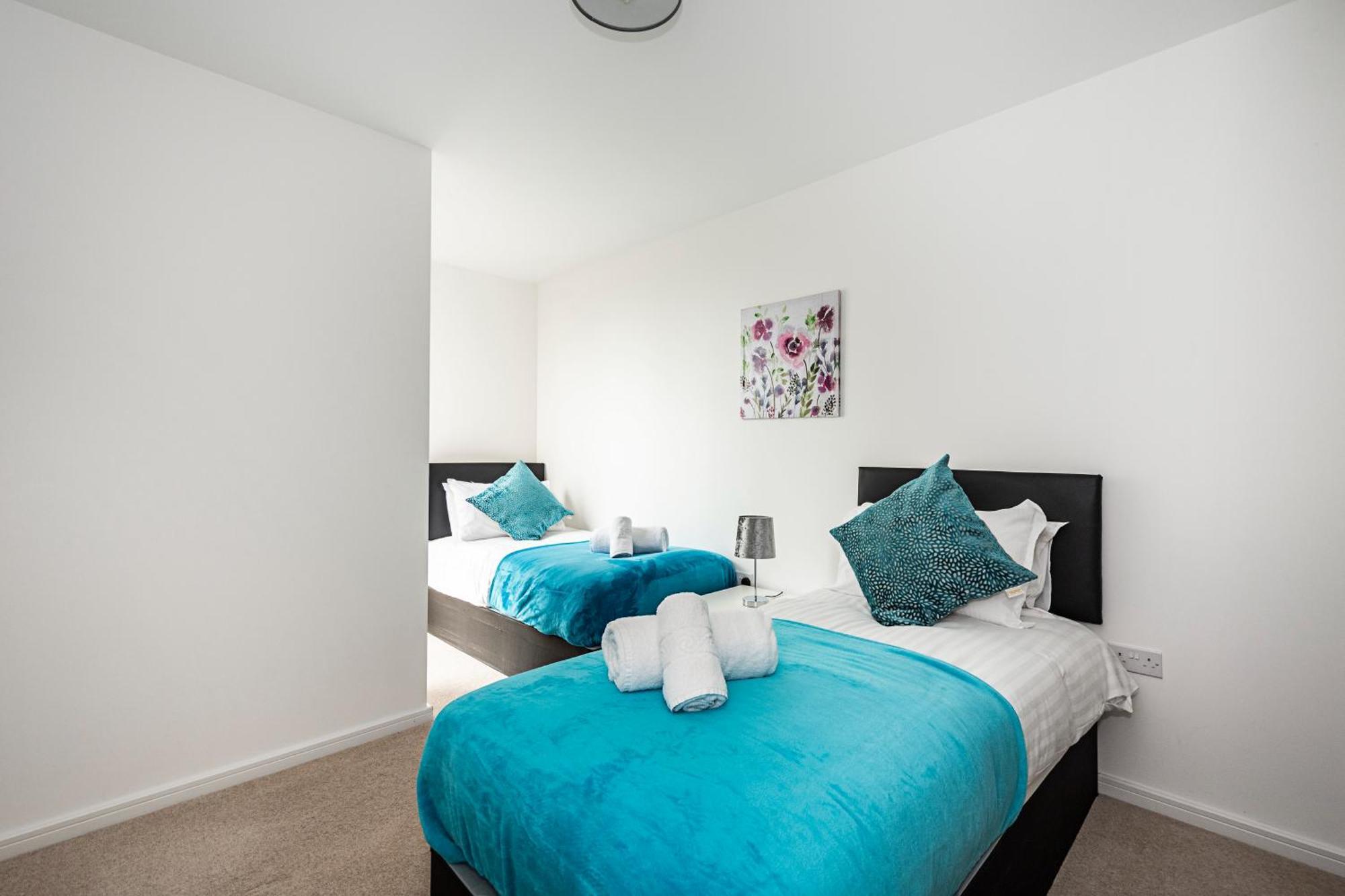 شقة Chiswick Park 3 Bed 3 Bath West London - Parking المظهر الخارجي الصورة