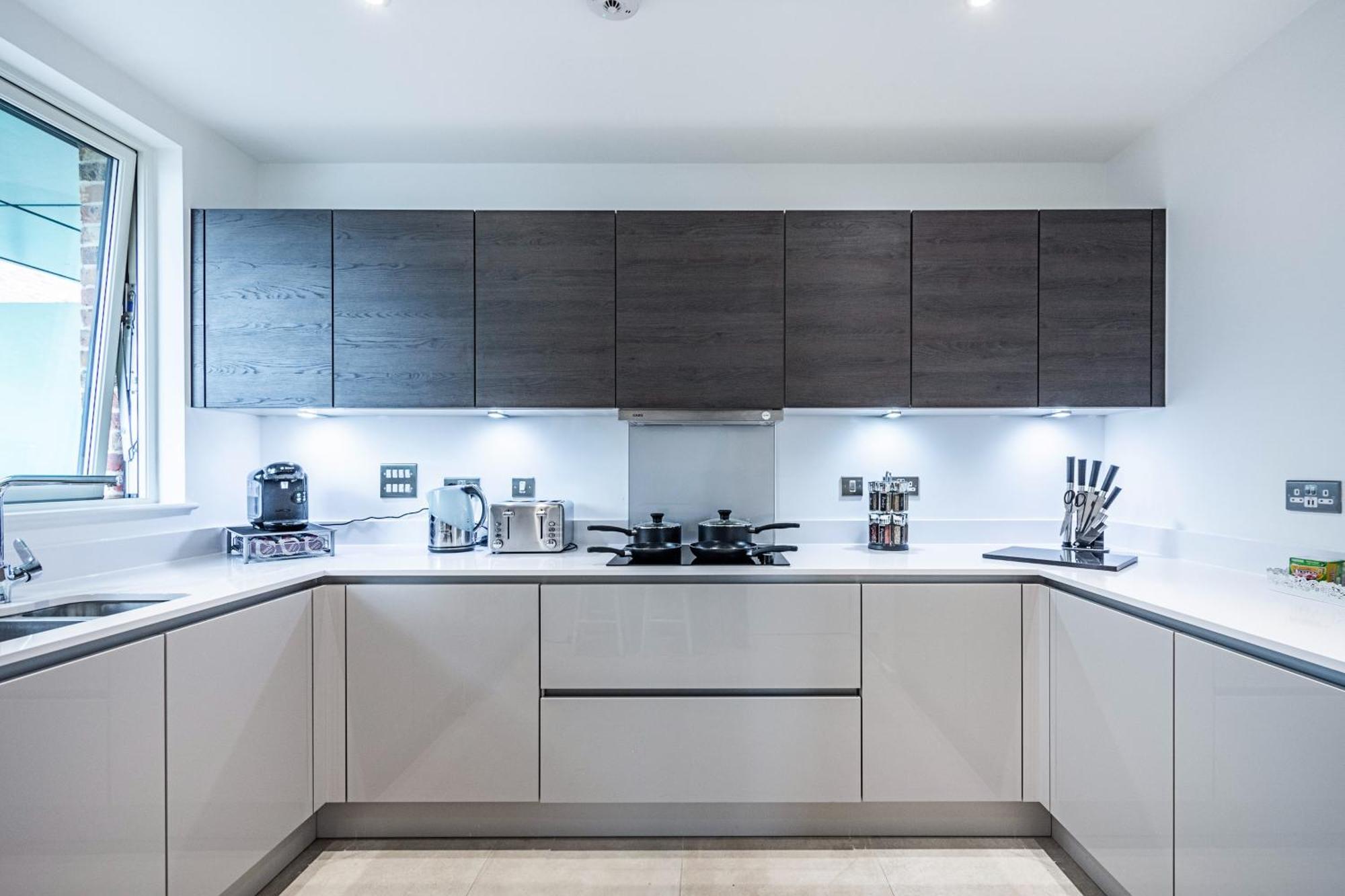 شقة Chiswick Park 3 Bed 3 Bath West London - Parking المظهر الخارجي الصورة