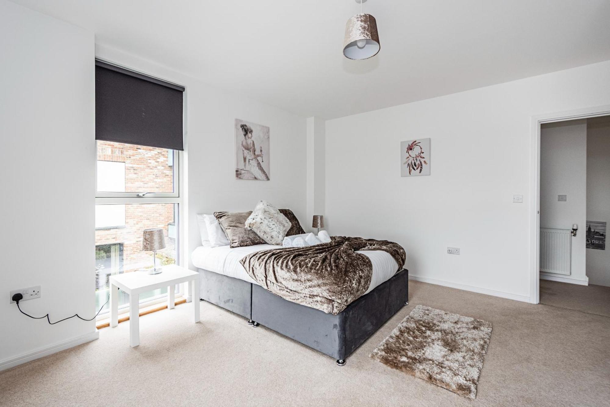 شقة Chiswick Park 3 Bed 3 Bath West London - Parking المظهر الخارجي الصورة