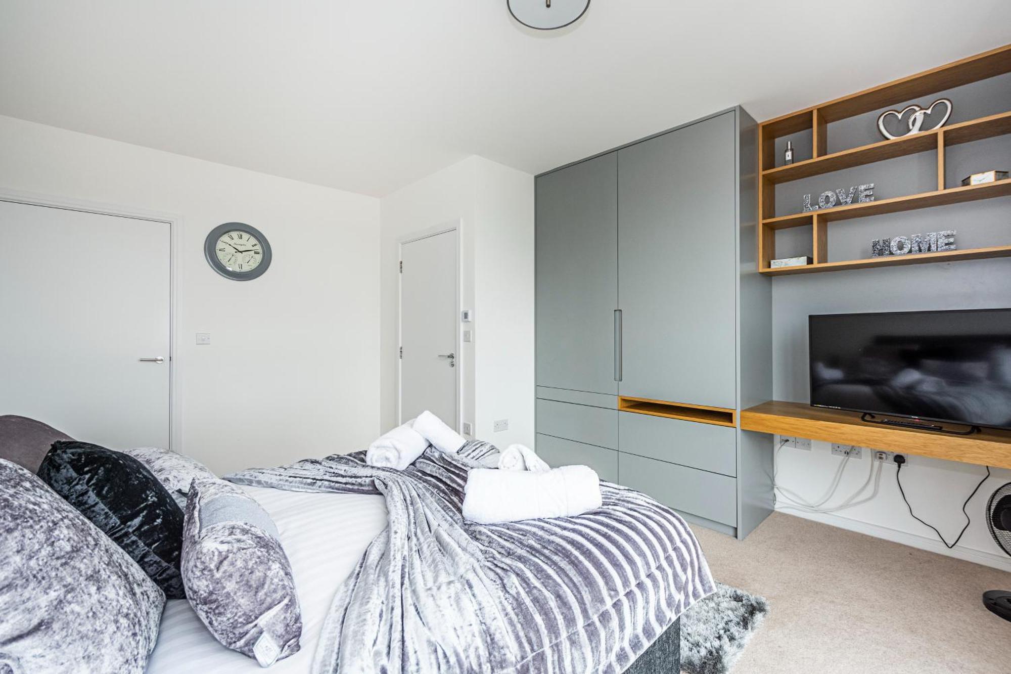 شقة Chiswick Park 3 Bed 3 Bath West London - Parking المظهر الخارجي الصورة
