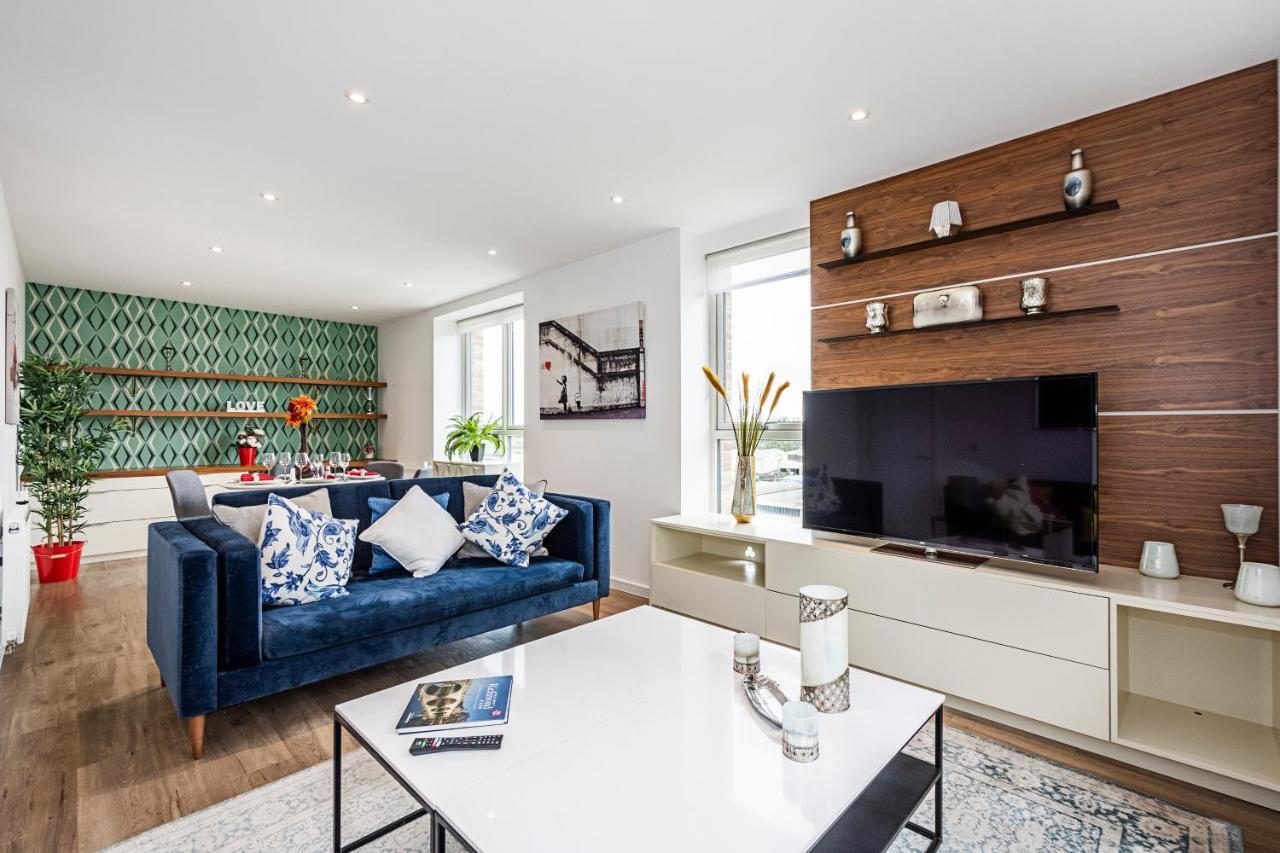 شقة Chiswick Park 3 Bed 3 Bath West London - Parking المظهر الخارجي الصورة