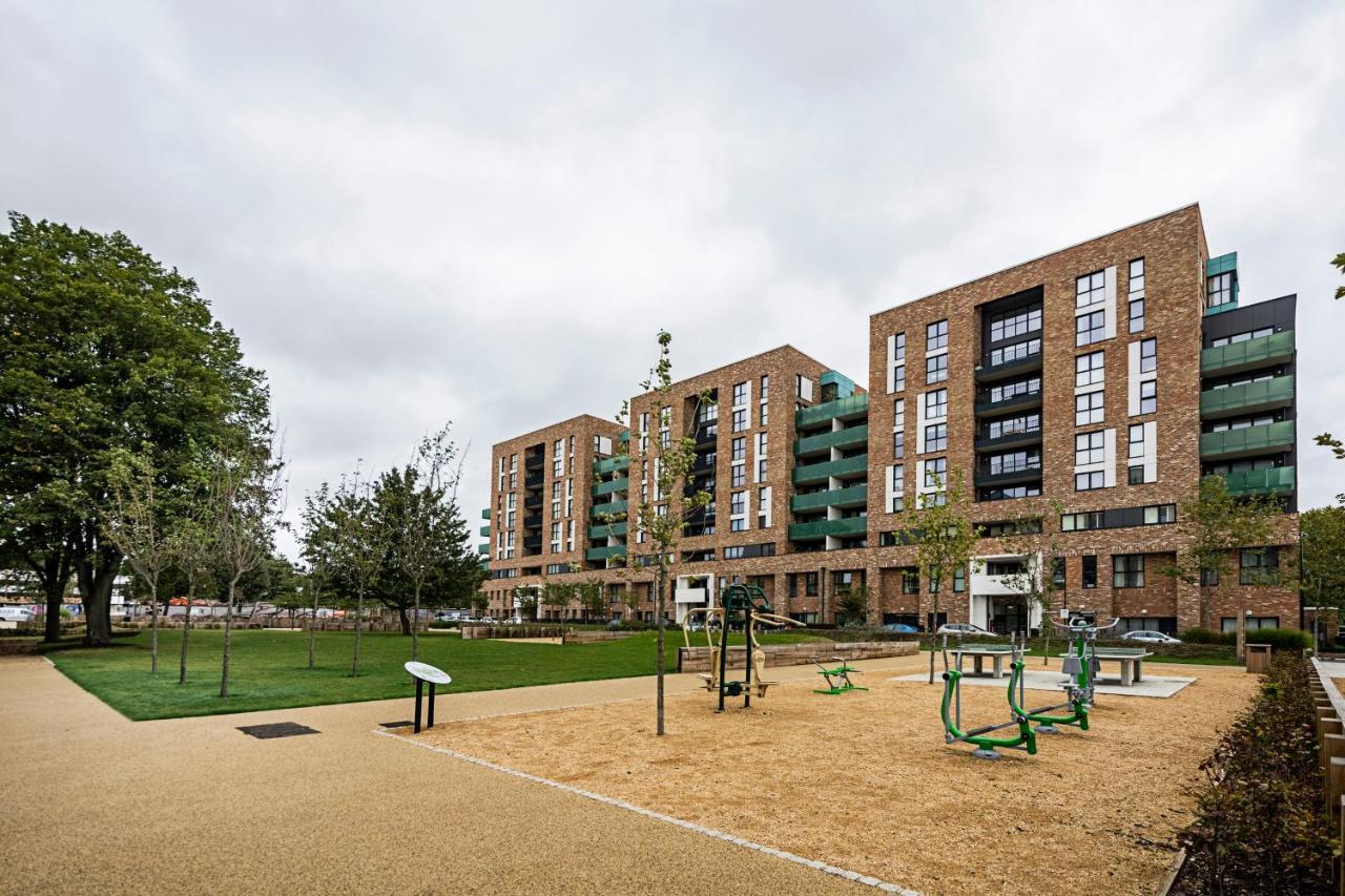 شقة Chiswick Park 3 Bed 3 Bath West London - Parking المظهر الخارجي الصورة