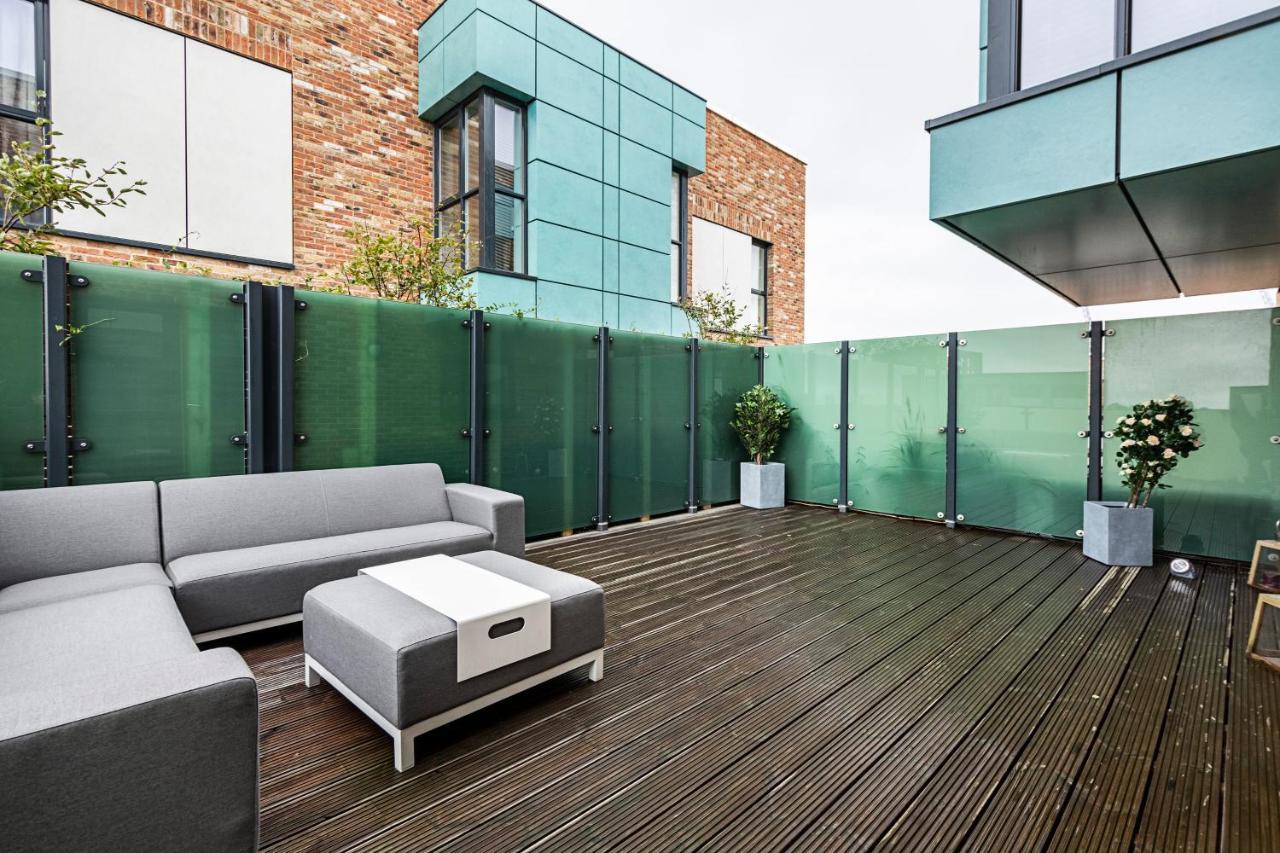 شقة Chiswick Park 3 Bed 3 Bath West London - Parking المظهر الخارجي الصورة