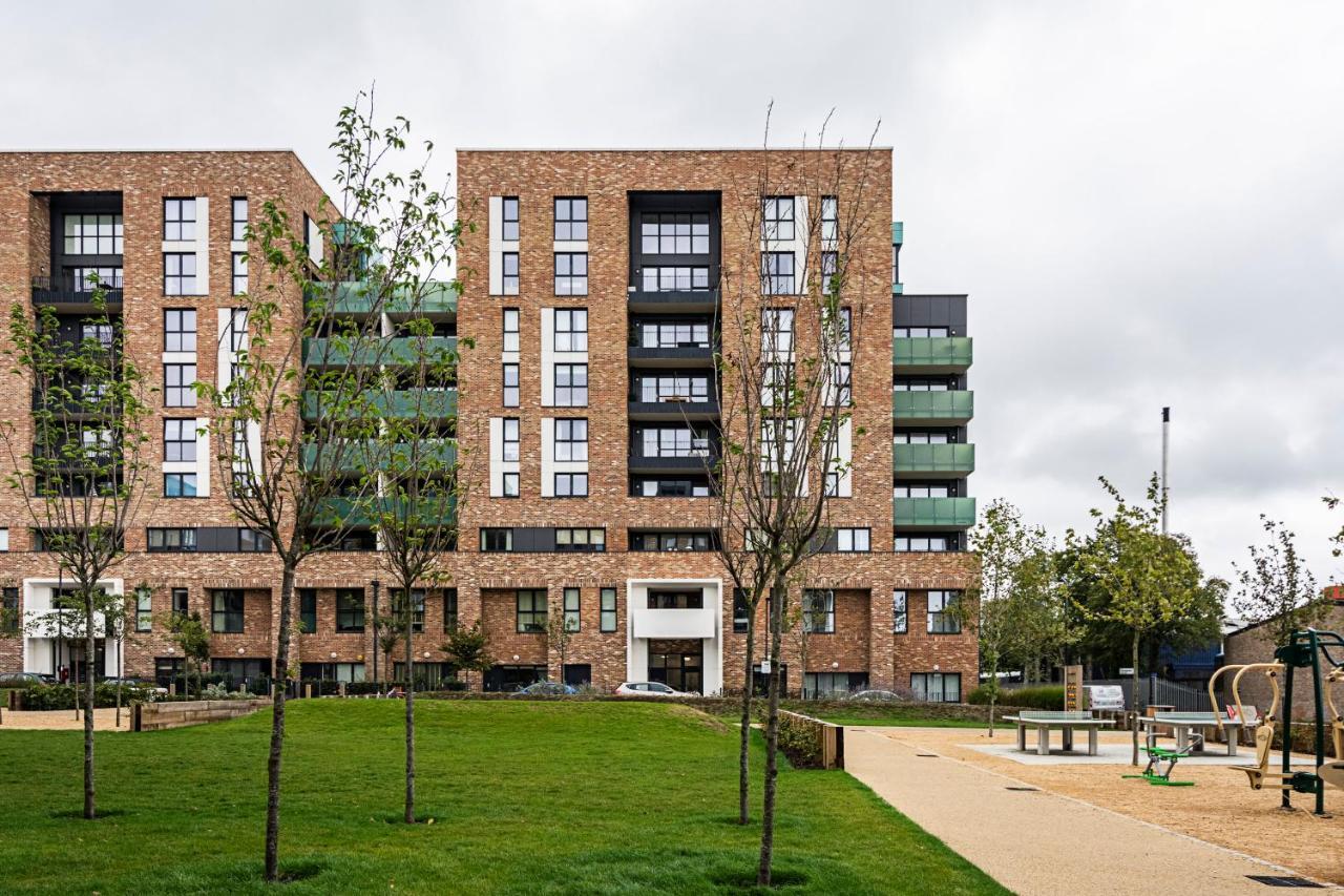 شقة Chiswick Park 3 Bed 3 Bath West London - Parking المظهر الخارجي الصورة