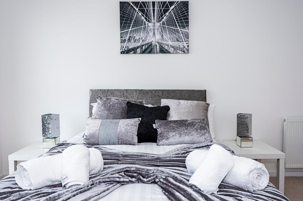 شقة Chiswick Park 3 Bed 3 Bath West London - Parking المظهر الخارجي الصورة