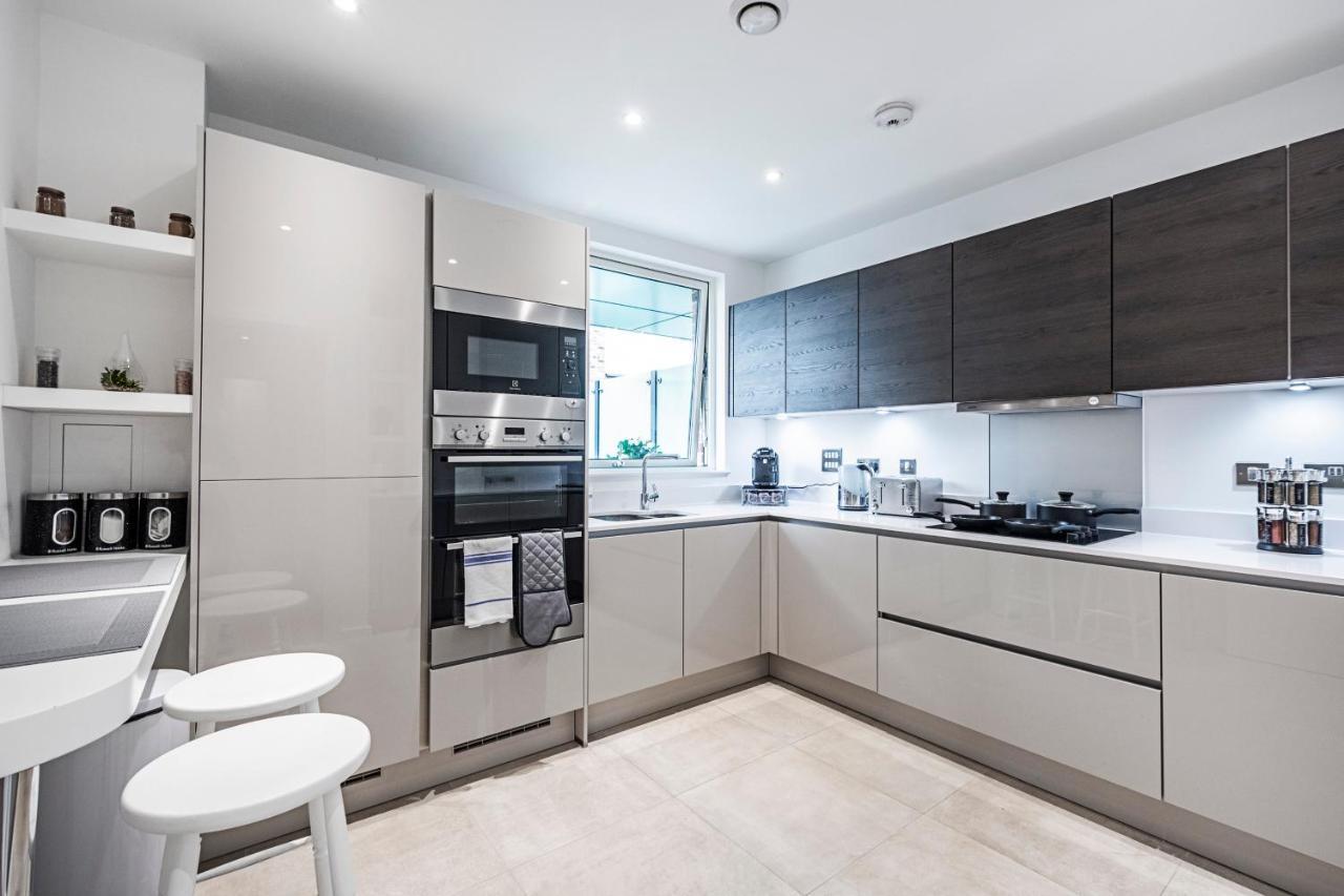شقة Chiswick Park 3 Bed 3 Bath West London - Parking المظهر الخارجي الصورة