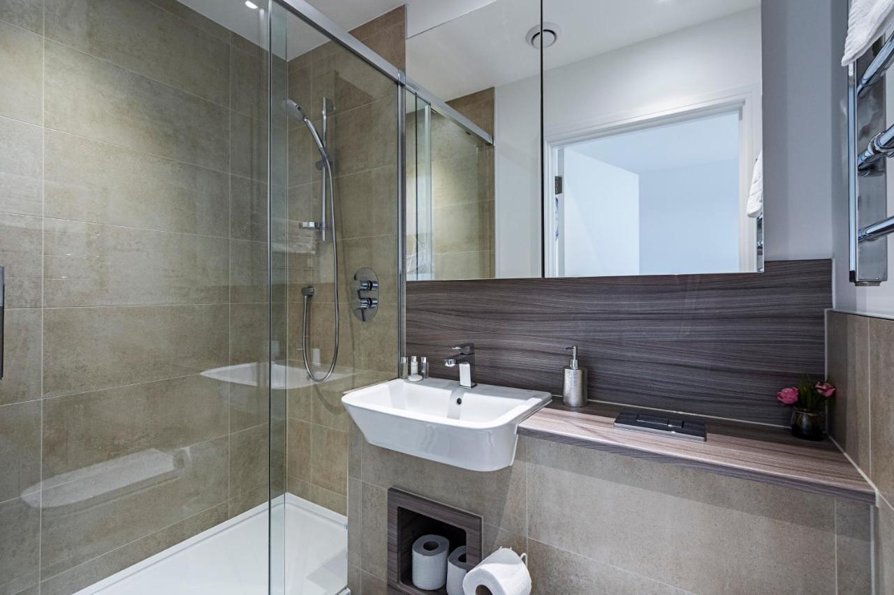 شقة Chiswick Park 3 Bed 3 Bath West London - Parking المظهر الخارجي الصورة