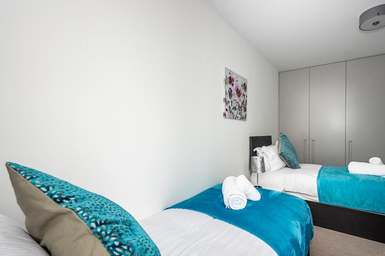 شقة Chiswick Park 3 Bed 3 Bath West London - Parking المظهر الخارجي الصورة